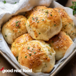 A basket of cheesy garlic dinner rolls.