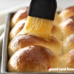 A pan of sweet Potato Dinner Rolls.